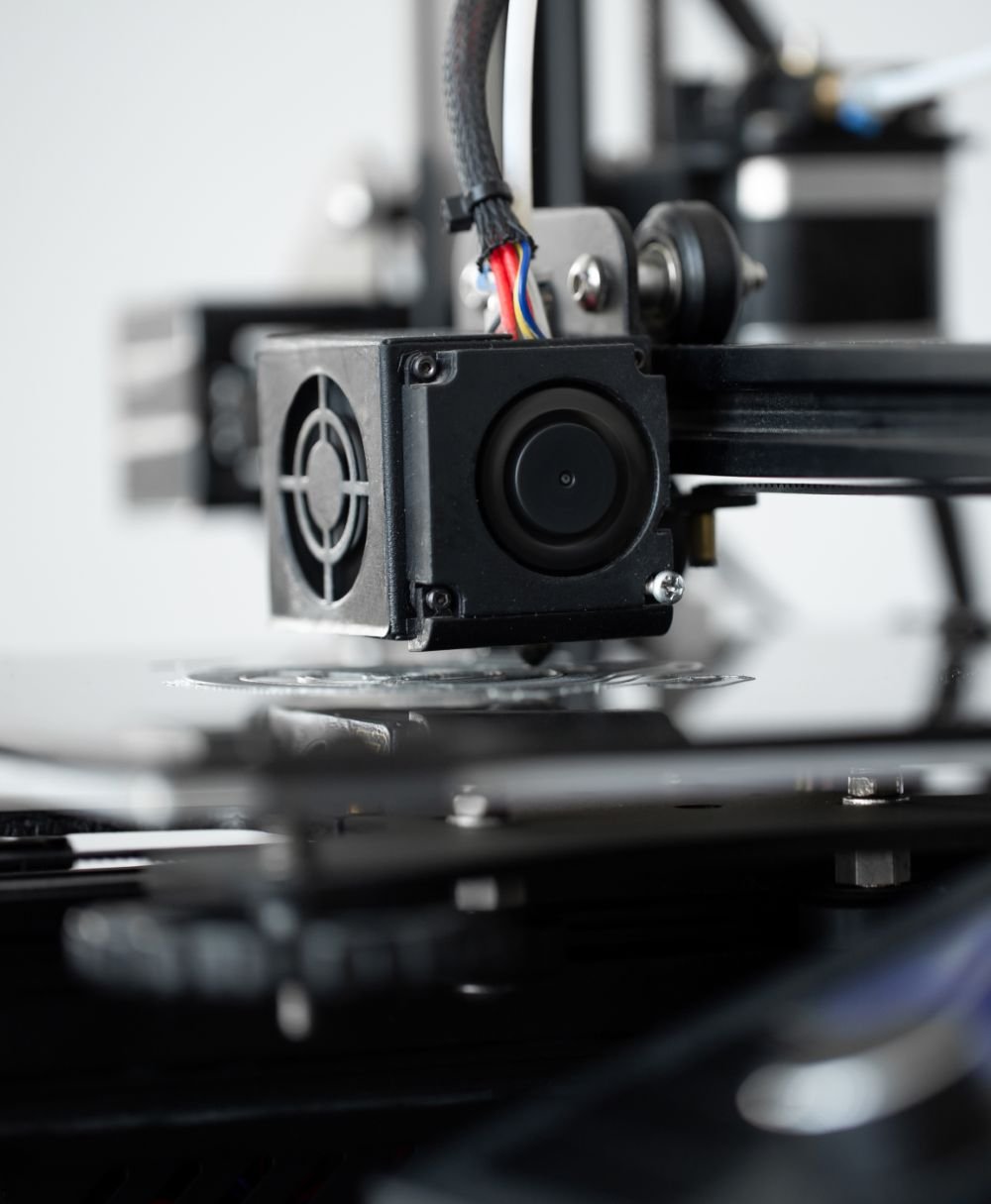 3D print on demand to fend off supply chain and warehouse woes 3d printing machine operation in the laboratory 4j6um2q